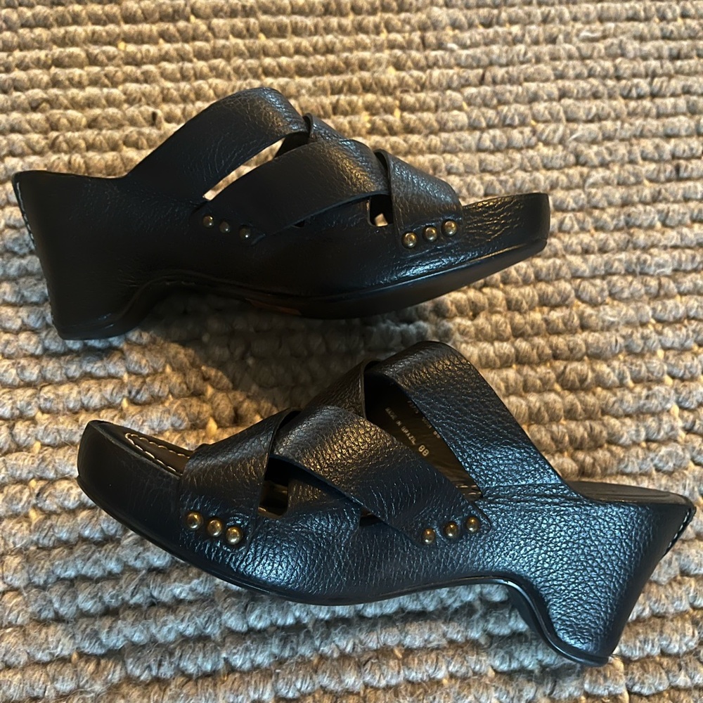 FRYE Thomasville Sandal Black Leather Wedge